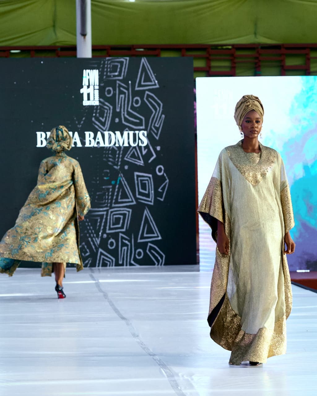 Didi Brocade Set in Gold, Antique Gold, angle 2