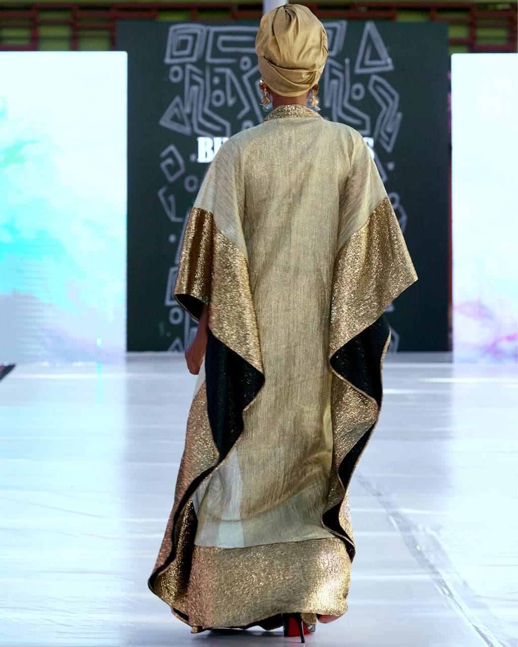 Didi Brocade Set in Gold, Antique Gold, angle 3