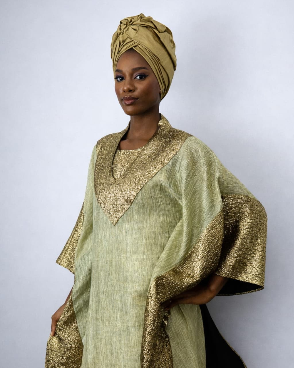 Didi Brocade Set in Gold, Antique Gold, angle 1