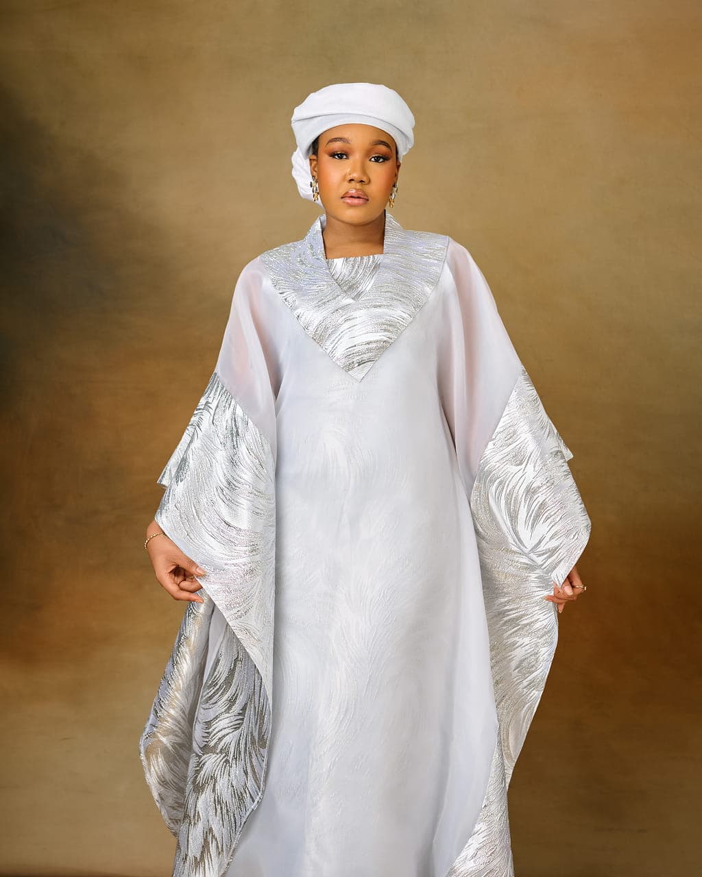Didi Brocade Set in White & Silver, White & Silver, angle 2
