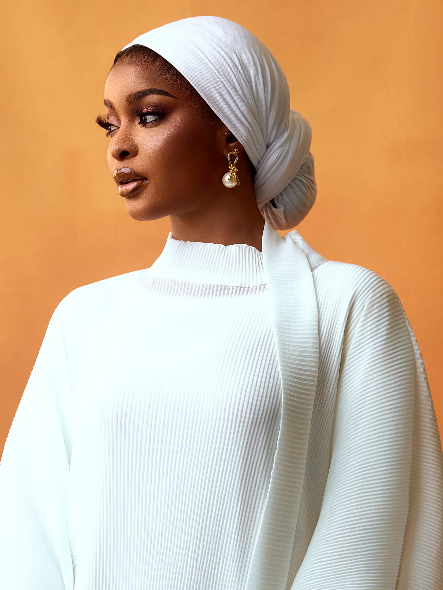 Layali Set in Off White, Off White (also Purple, Black), angle 3