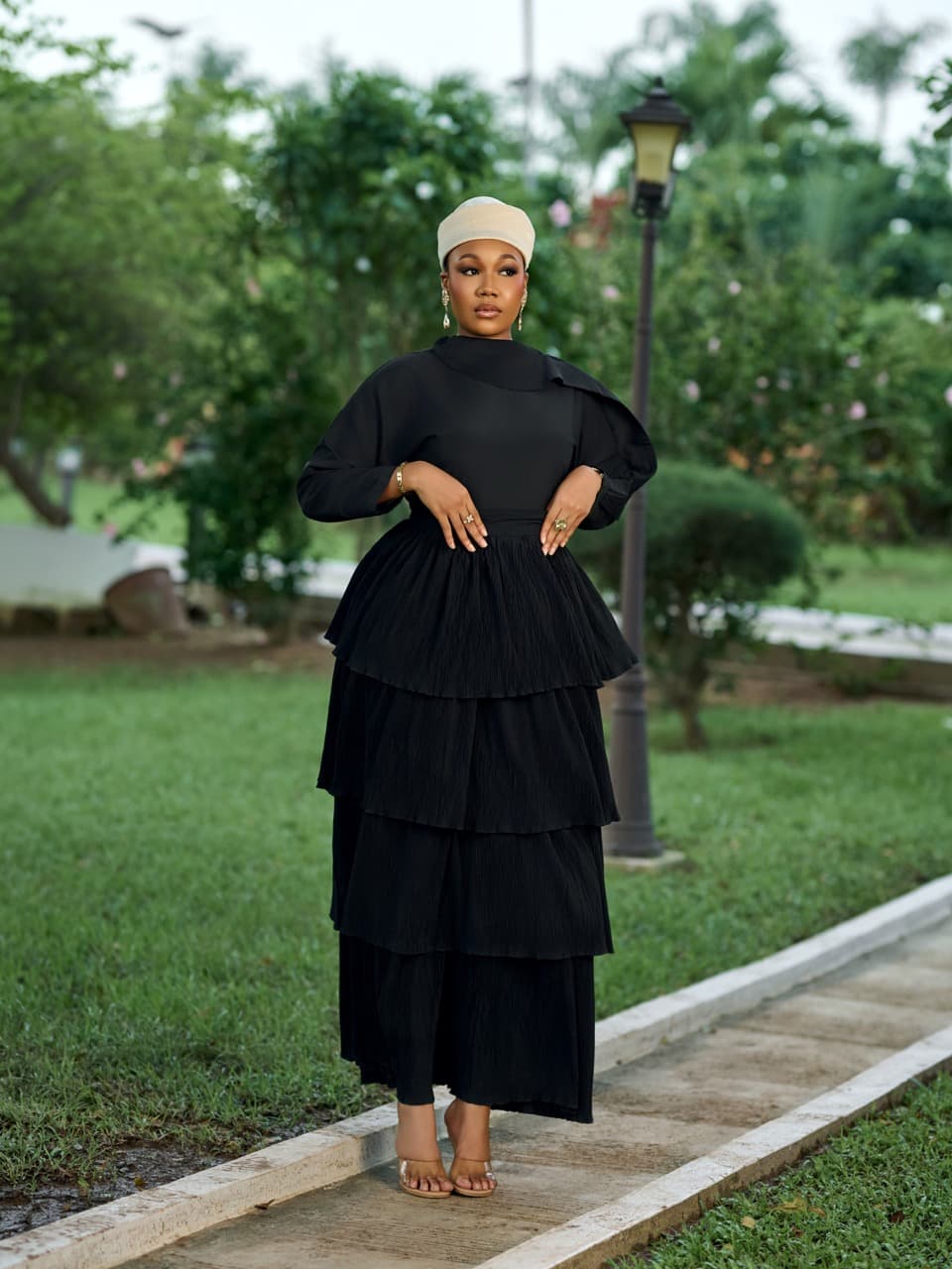 Nadra skirt set, White & Black, angle 3